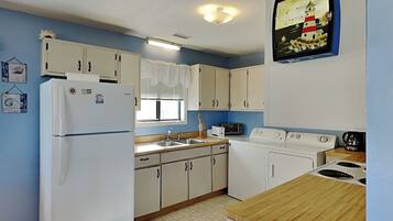 Studio (3 Bedrooms) | Property amenity