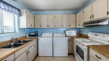 Studio (3 Bedrooms) | Property amenity