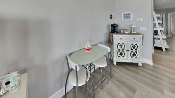 Studio (4 Bedrooms) | Property amenity