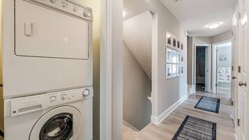 Studio (4 Bedrooms) | Property amenity