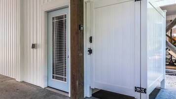 Studio (4 Bedrooms) | Property amenity