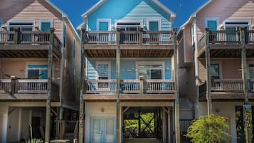 Studio (4 Bedrooms) | Exterior