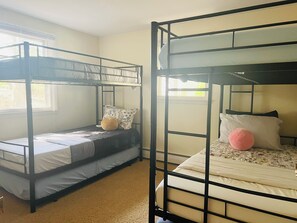4 Schlafzimmer, Bügeleisen/Bügelbrett, kostenloses WLAN, Bettwäsche