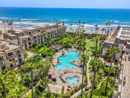 Steps to the Sand: Sleek, coastal beach condo