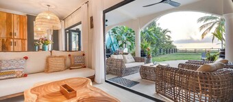 Beachfront2 bed 2 Bathportreroflamigo-marina