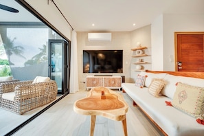 Condo, 2 Bedrooms, Accessible, Balcony | Living room