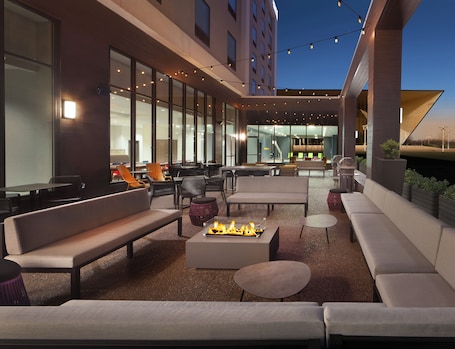 Área de parrillas y picnic. Home2 Suites By Hilton Owensboro