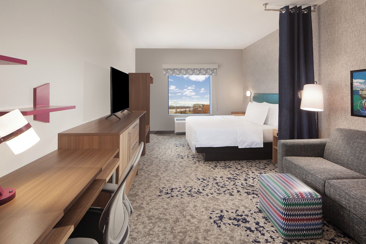 Desk, blackout drapes, iron/ironing board, free WiFi