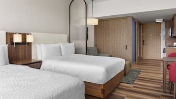 ห้องสตูดิโอสวีท, เตียงใหญ่ 2 เตียง, ห้องครัว | ตู้นิรภัยในห้องพัก, โต๊ะทำงาน, พื้นที่ทำงานแบบใช้แล็ปท็อป, ผ้าม่านกันแสง