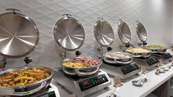 Sarapan prasmanan