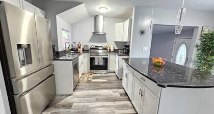 Modern Lakeview Escape in Hickory - Pet friendly