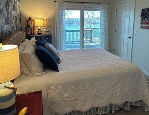 4 bedrooms, desk, iron/ironing board, free WiFi