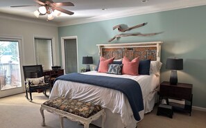 4 makuuhuonetta, työpöytä, silitysrauta/-lauta, ilmainen Wi-Fi