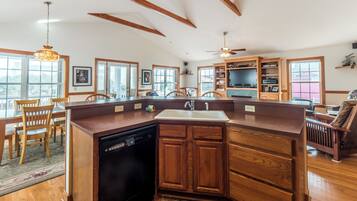 Studio (4 Bedrooms) | Property amenity