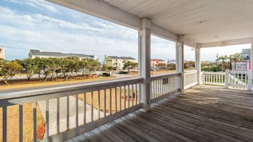 Studio (4 Bedrooms) | Property amenity