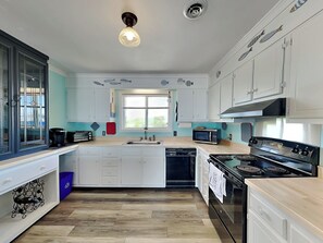 Studio (3 Bedrooms) | Property amenity