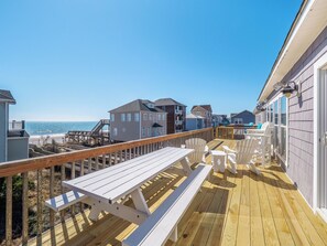 Outdoor dining - Legasea by Topsail Realty (Sneads Ferry)