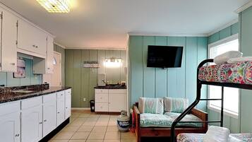 Studio (4 Bedrooms) | Property amenity