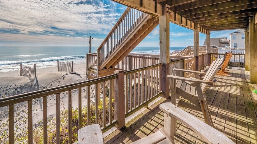 Sunflower Beach House by Topsail Realty