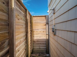 Studio (4 Bedrooms) | Property amenity