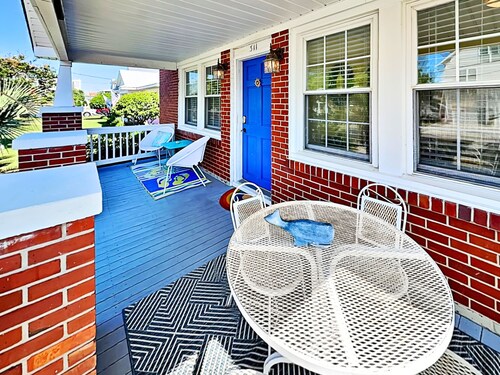 CB Sunshine Cottage by Carolina Retreats