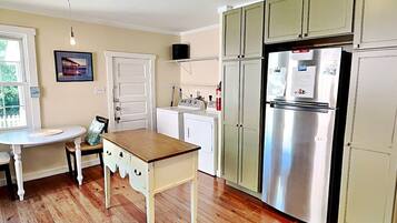 Studio (3 Bedrooms) | Fasilitas properti