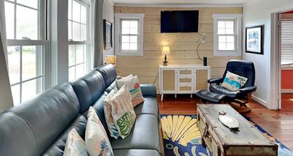 CB Sunshine Cottage by Carolina Retreats