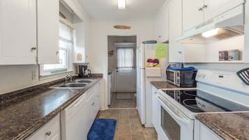 Studio (3 Bedrooms) | Property amenity
