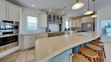 Studio (3 Bedrooms) | Property amenity