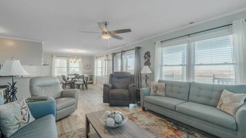 Studio (3 Bedrooms) | Property amenity