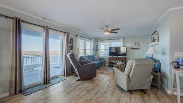 Studio (3 Bedrooms) | Property amenity