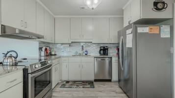 Studio (3 Bedrooms) | Property amenity