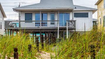 Studio (3 Bedrooms) | Property amenity