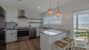 Studio (3 Bedrooms) | Property amenity