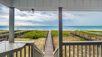 Studio (3 Bedrooms) | Property amenity