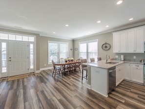 Studio (3 Bedrooms) | Property amenity