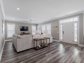 Studio (3 Bedrooms) | Property amenity