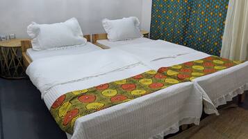 6 bedrooms, iron/ironing board, WiFi, bed sheets