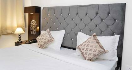 Premium 3BHK Apartments with Balconies | Prime Location - Green Park Extension