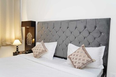 Premium 3BHK Apartments with Balconies | Prime Location - Green Park Extension