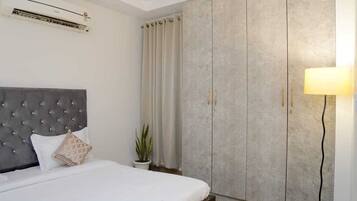 3 habitaciones, tabla de planchar con plancha, wifi y ropa de cama