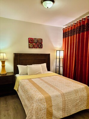 Individuelt dekorert, individuelt innredet og skrivebord for bærbar PC