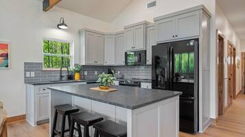 Micro-ondes, four, plaque de cuisson, lave-vaisselle