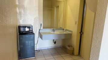 Deluxe-Einzelzimmer | Badezimmer | Seife, Shampoo, Toilettenpapier