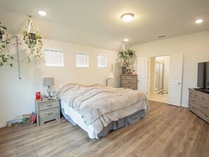 3 habitaciones, tabla de planchar con plancha y wifi gratis 