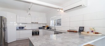 4BR Coastal Retreat with Pool – Sleeps 10 – Family Friendly