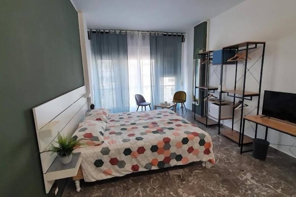 1 quarto, cortinas blackout, quartos à prova de som