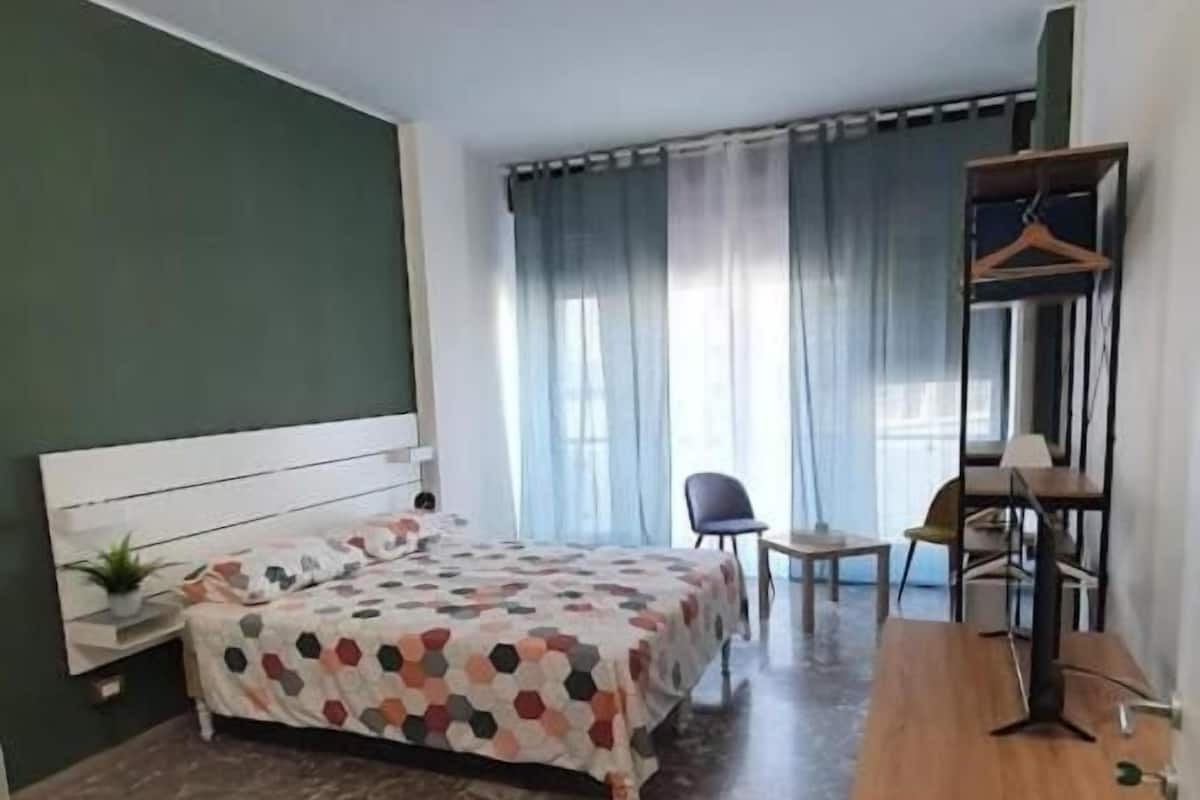 Quarto básico | 1 quarto, cortinas blackout, quartos à prova de som