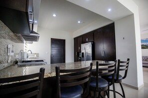 House, Multiple Beds, Air conditioning, Beach View | Private kitchen - Casa en Punta Cerritos 3 Rec y Rooftop (Mazatlán)