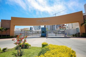 المنشأة من الخارج